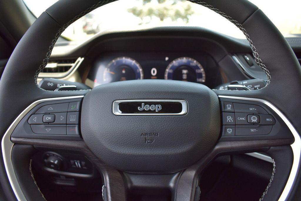 new 2026 Jeep Grand Cherokee car, priced at $43,926