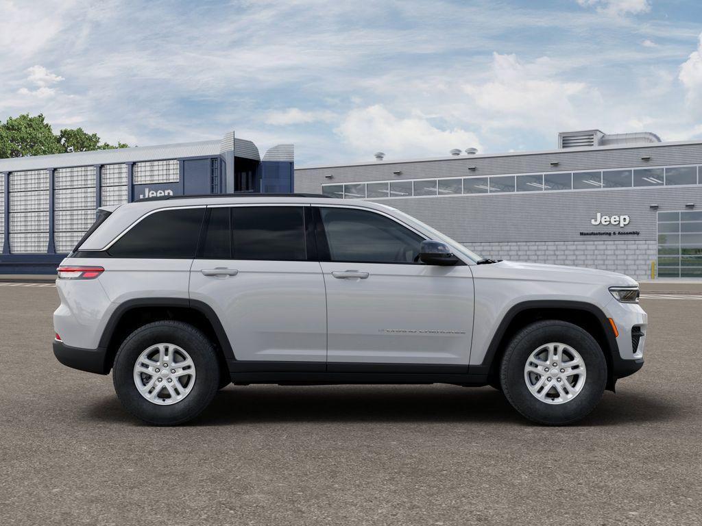 new 2025 Jeep Grand Cherokee car, priced at $37,599