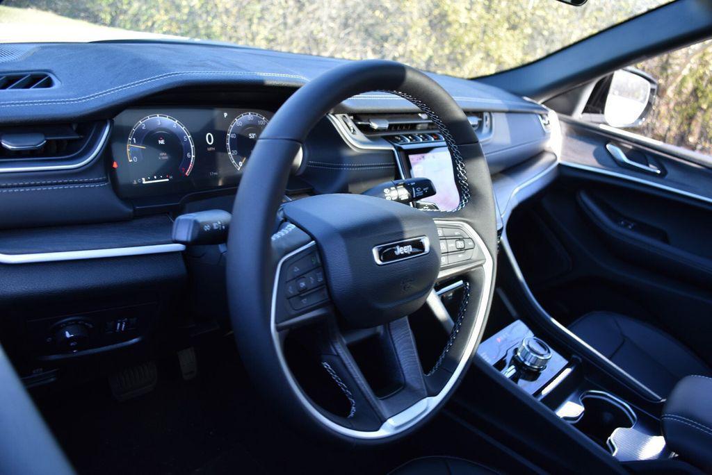 new 2025 Jeep Grand Cherokee car, priced at $43,999