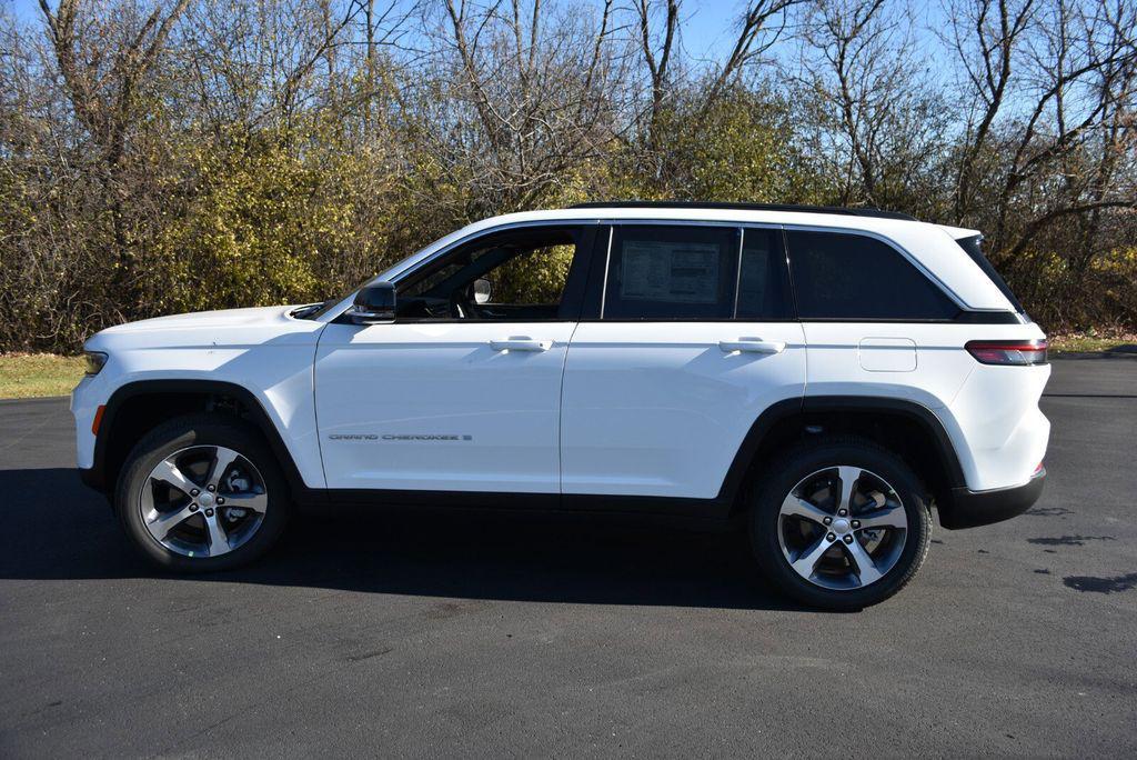 new 2025 Jeep Grand Cherokee car, priced at $43,999