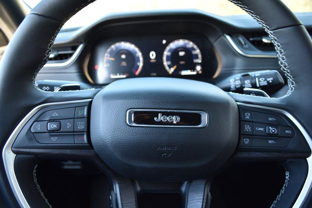 new 2025 Jeep Grand Cherokee car, priced at $43,999