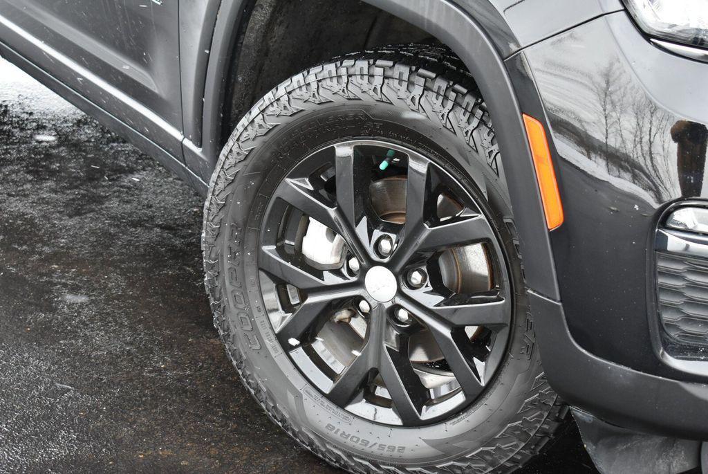 used 2023 Jeep Grand Cherokee car, priced at $25,495