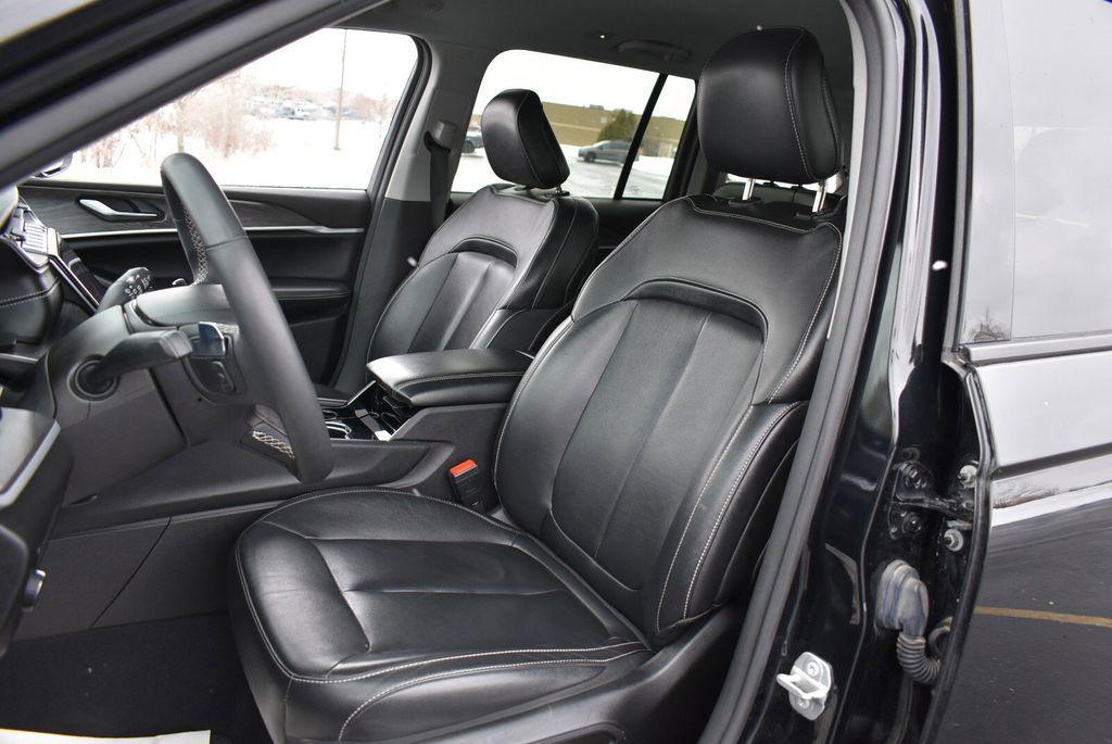 used 2023 Jeep Grand Cherokee car, priced at $25,495