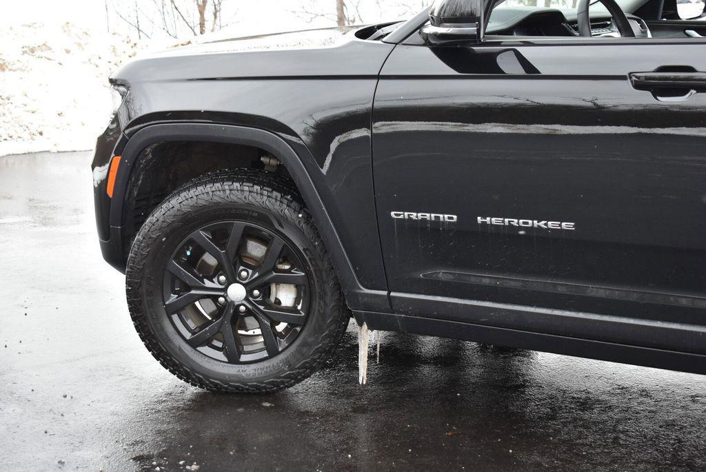 used 2023 Jeep Grand Cherokee car, priced at $25,495