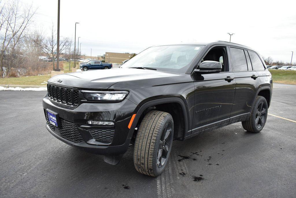 new 2025 Jeep Grand Cherokee car, priced at $43,990