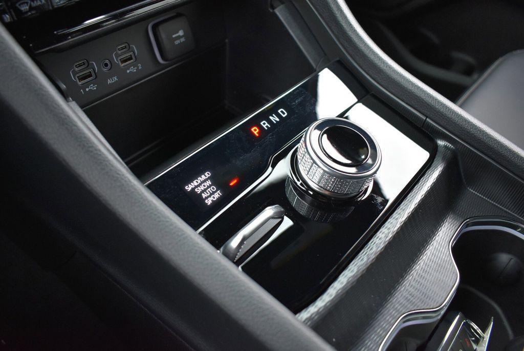 new 2025 Jeep Grand Cherokee car, priced at $43,990