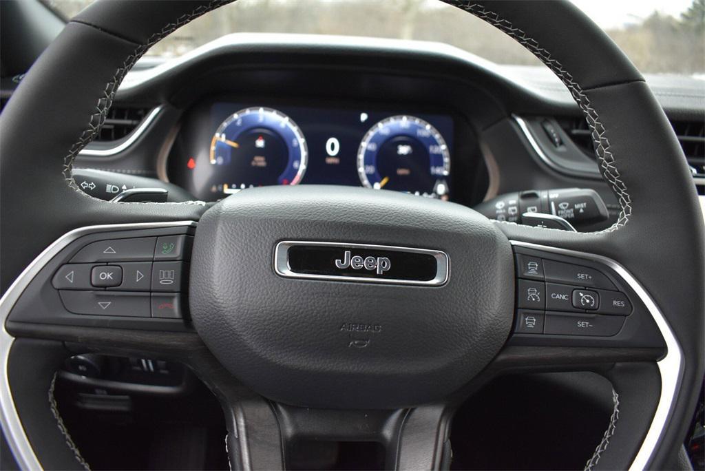 new 2025 Jeep Grand Cherokee car, priced at $44,999