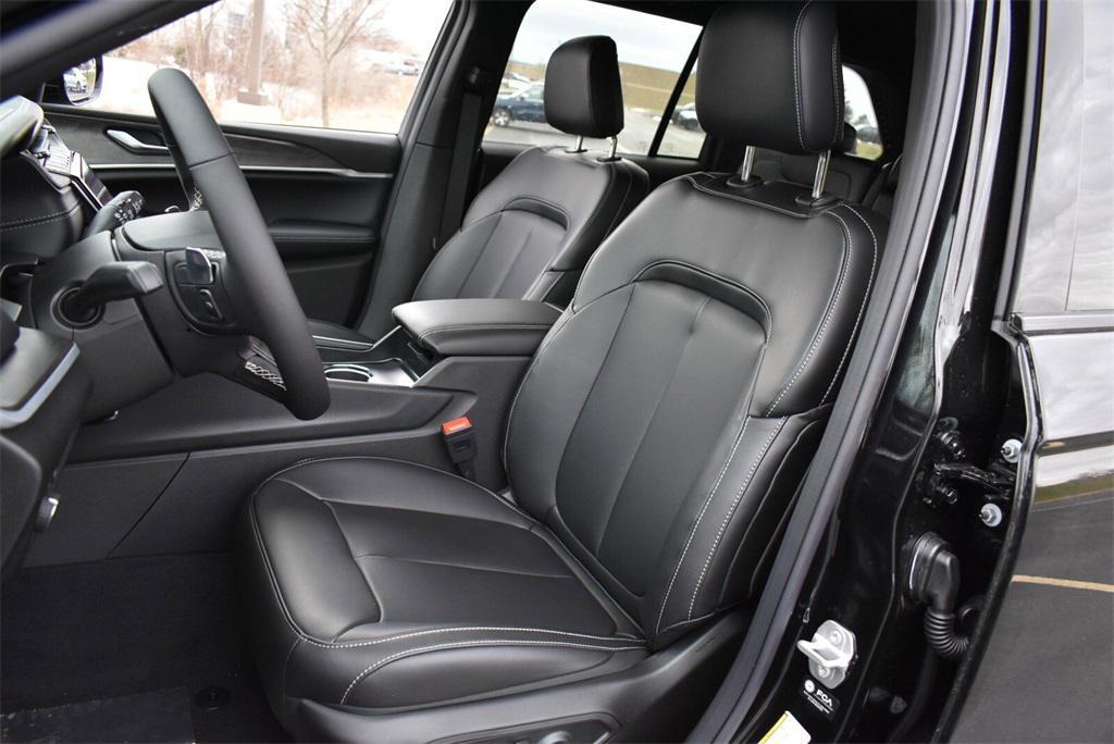 new 2025 Jeep Grand Cherokee car, priced at $44,999