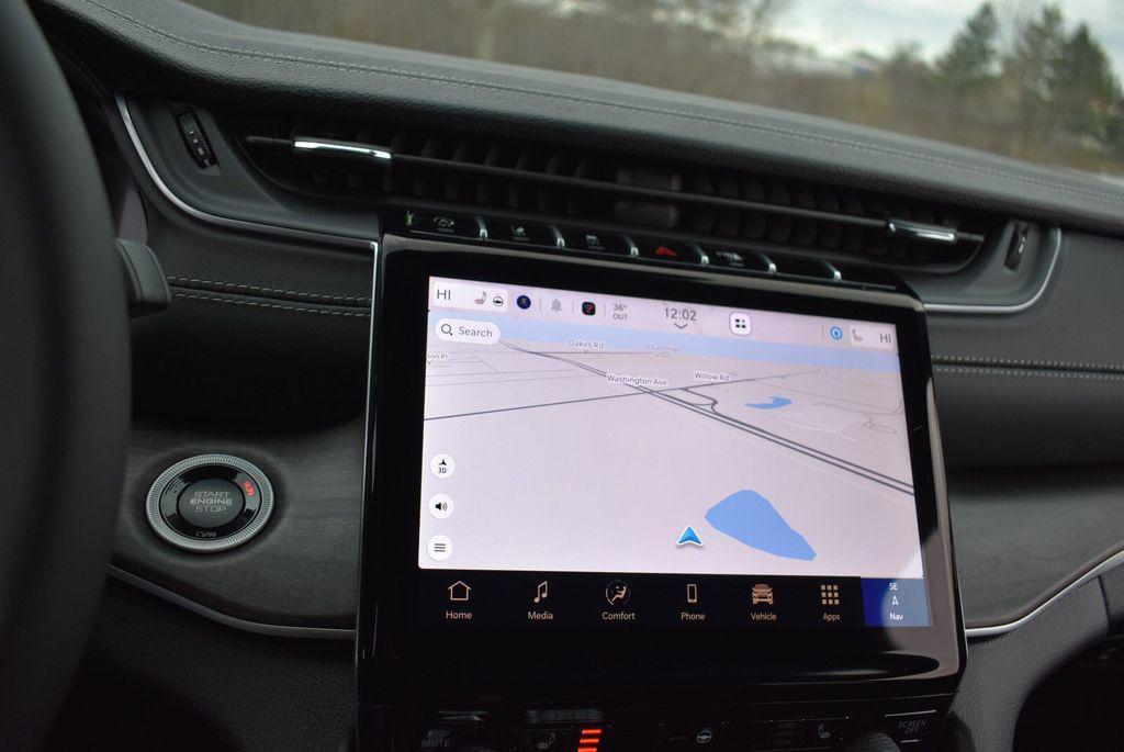 new 2025 Jeep Grand Cherokee car, priced at $43,990