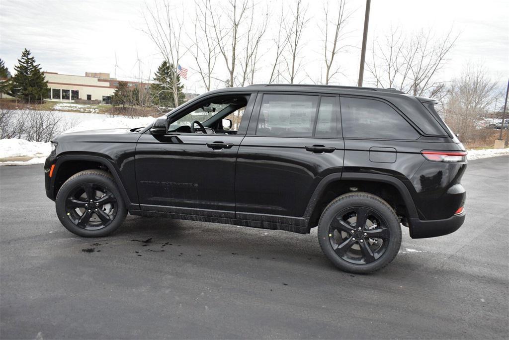 new 2025 Jeep Grand Cherokee car, priced at $44,999