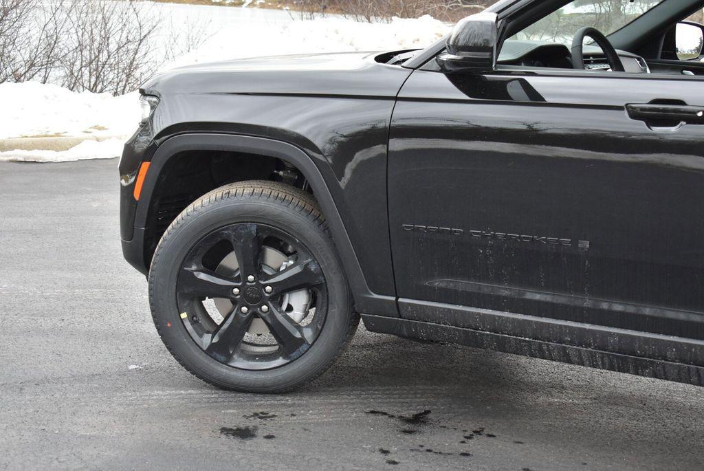 new 2025 Jeep Grand Cherokee car, priced at $43,990