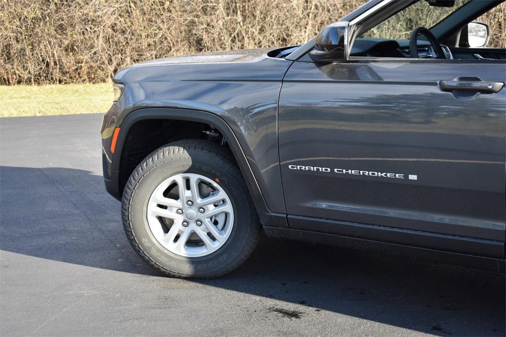 new 2025 Jeep Grand Cherokee car, priced at $37,999