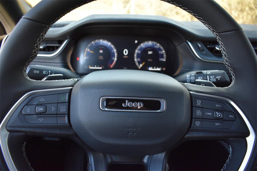 new 2025 Jeep Grand Cherokee car, priced at $37,999