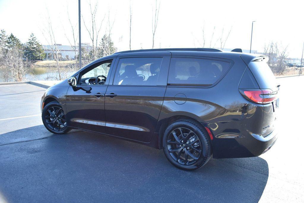 used 2024 Chrysler Pacifica car, priced at $40,822