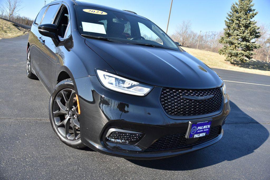 used 2024 Chrysler Pacifica car, priced at $40,822