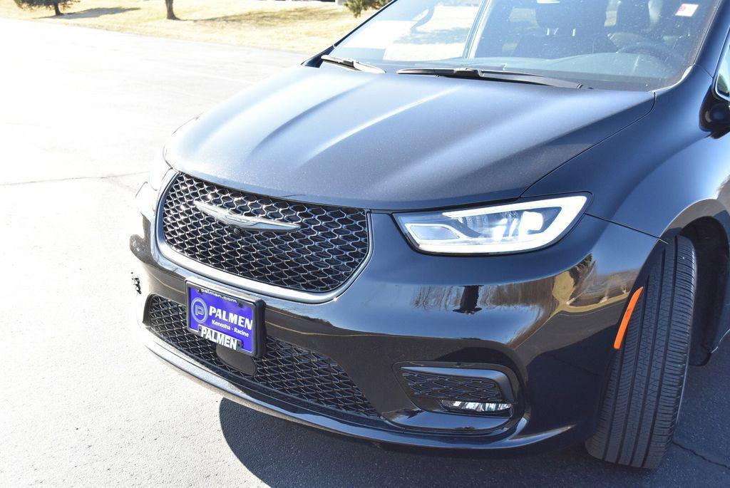 used 2024 Chrysler Pacifica car, priced at $40,822