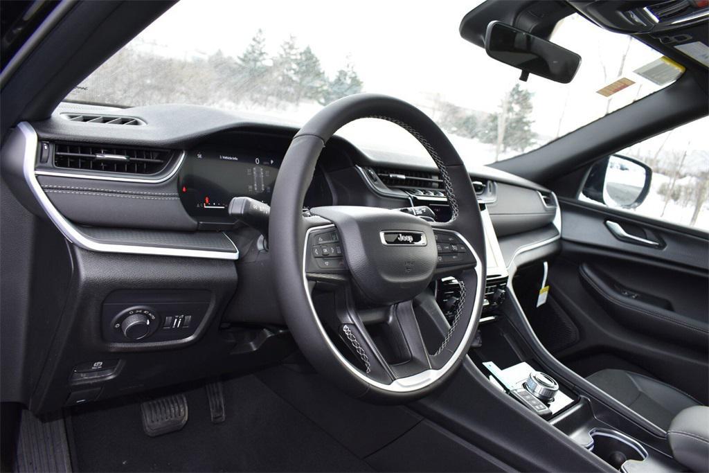 new 2025 Jeep Grand Cherokee car, priced at $42,999