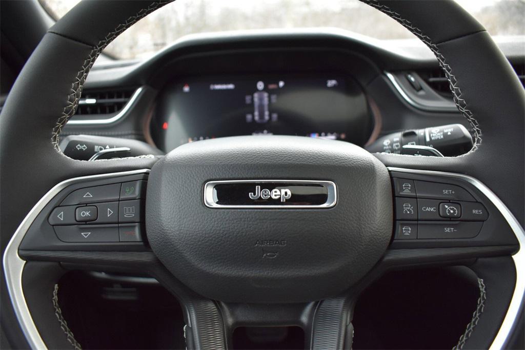 new 2025 Jeep Grand Cherokee car, priced at $42,999