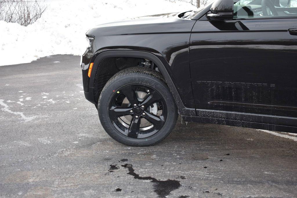 new 2025 Jeep Grand Cherokee car, priced at $41,990