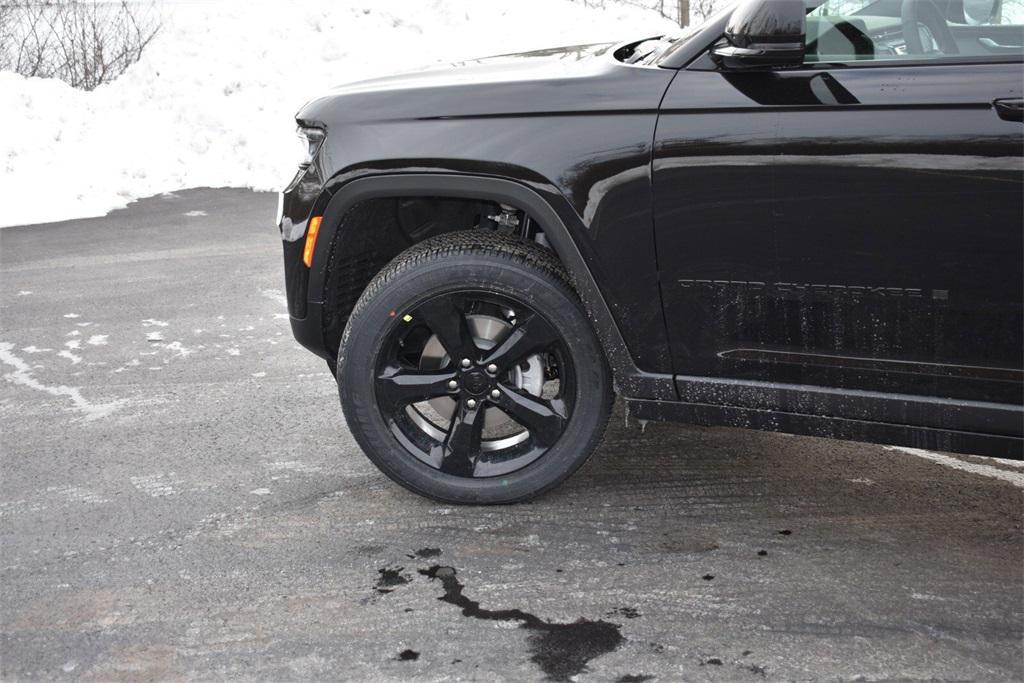 new 2025 Jeep Grand Cherokee car, priced at $42,999