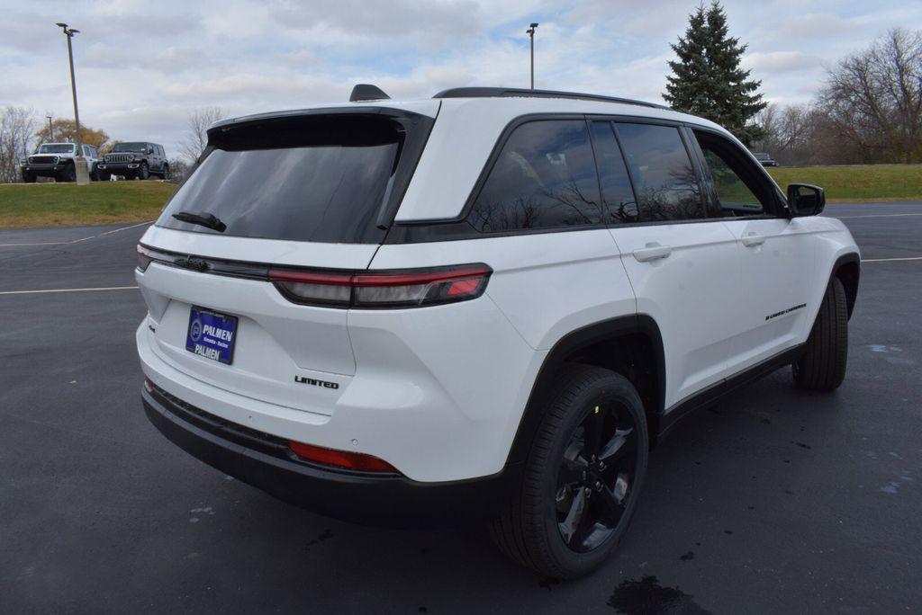new 2025 Jeep Grand Cherokee car, priced at $43,990