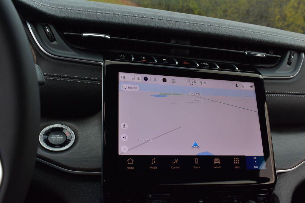 new 2025 Jeep Grand Cherokee car, priced at $43,990