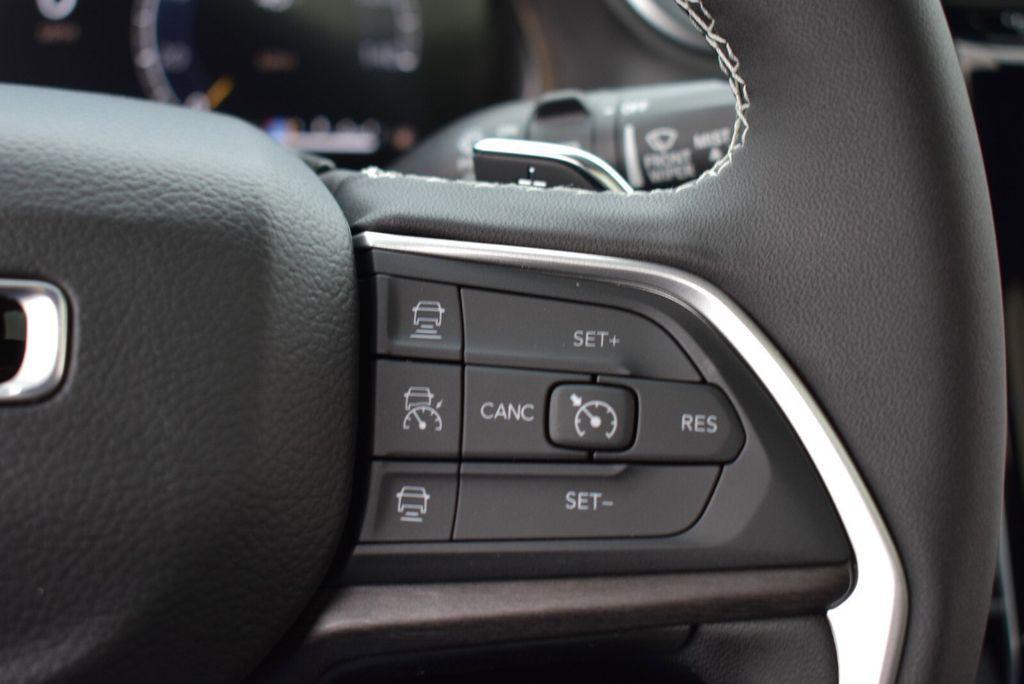 new 2025 Jeep Grand Cherokee car, priced at $43,990