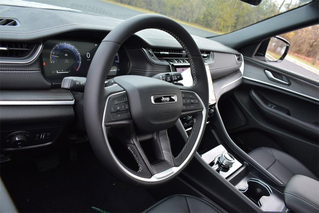 new 2025 Jeep Grand Cherokee car, priced at $45,999