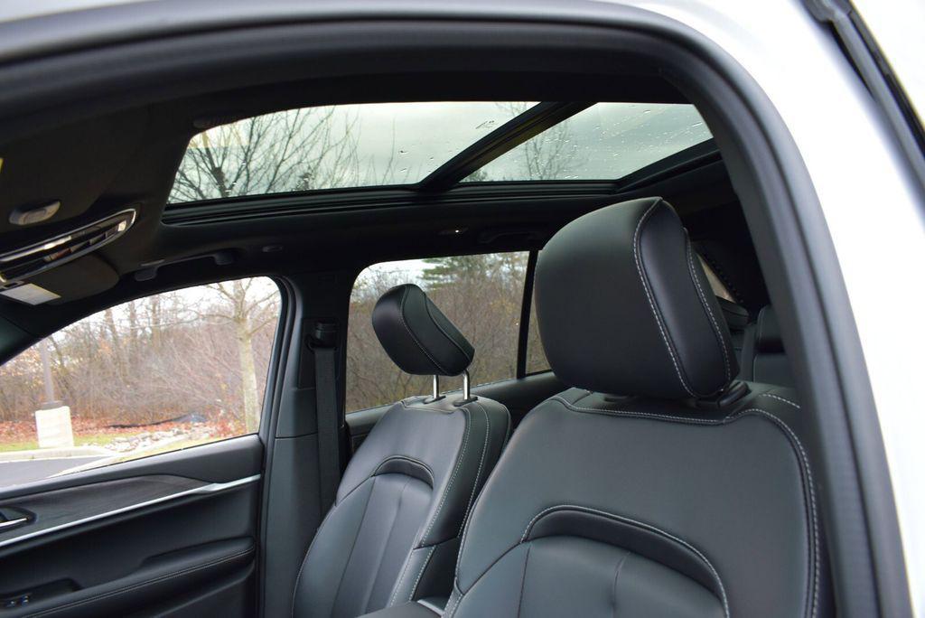 new 2025 Jeep Grand Cherokee car, priced at $43,990