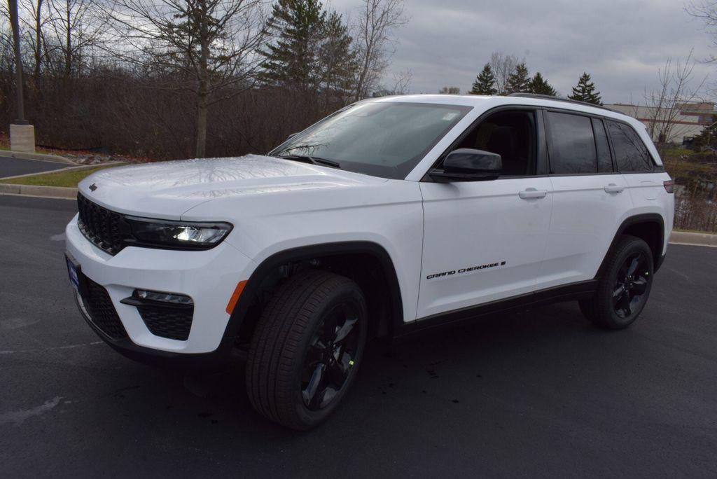 new 2025 Jeep Grand Cherokee car, priced at $43,990
