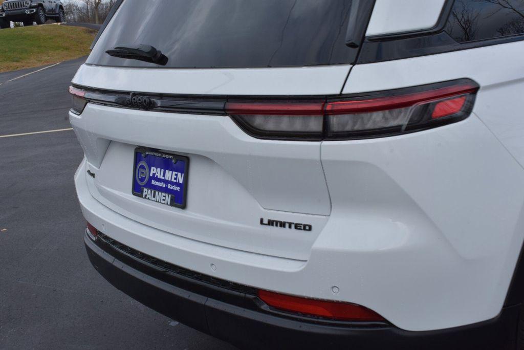 new 2025 Jeep Grand Cherokee car, priced at $43,990