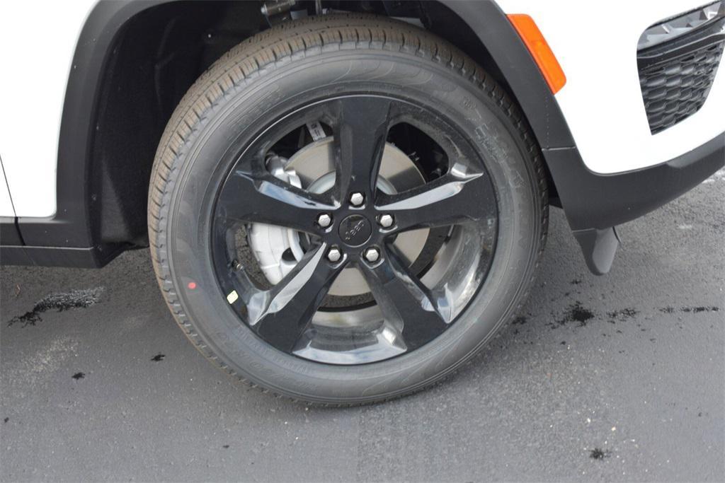 new 2025 Jeep Grand Cherokee car, priced at $45,999