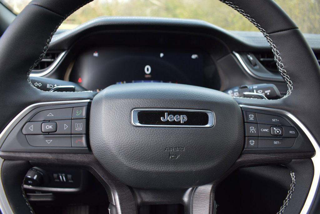 new 2025 Jeep Grand Cherokee car, priced at $41,990