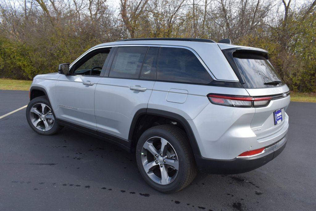 new 2025 Jeep Grand Cherokee car, priced at $41,990