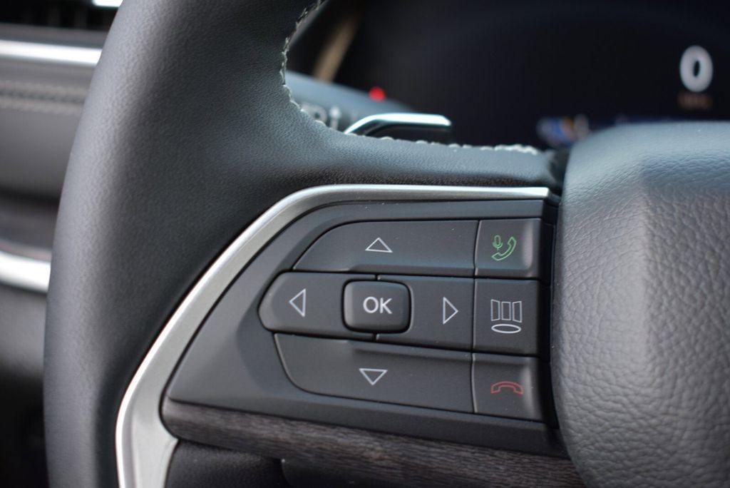 new 2025 Jeep Grand Cherokee car, priced at $41,990