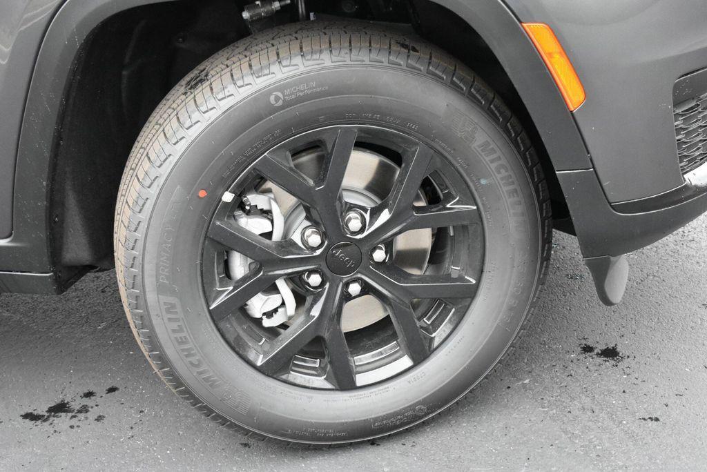 new 2025 Jeep Grand Cherokee L car, priced at $40,999
