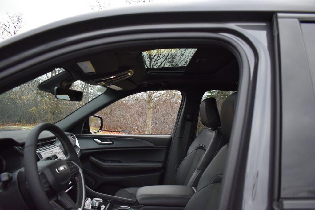 new 2025 Jeep Grand Cherokee L car, priced at $40,999