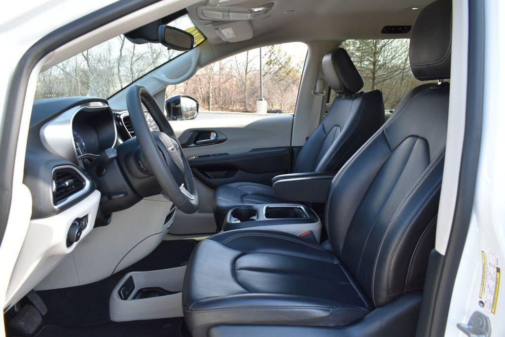 used 2024 Chrysler Pacifica car, priced at $27,491
