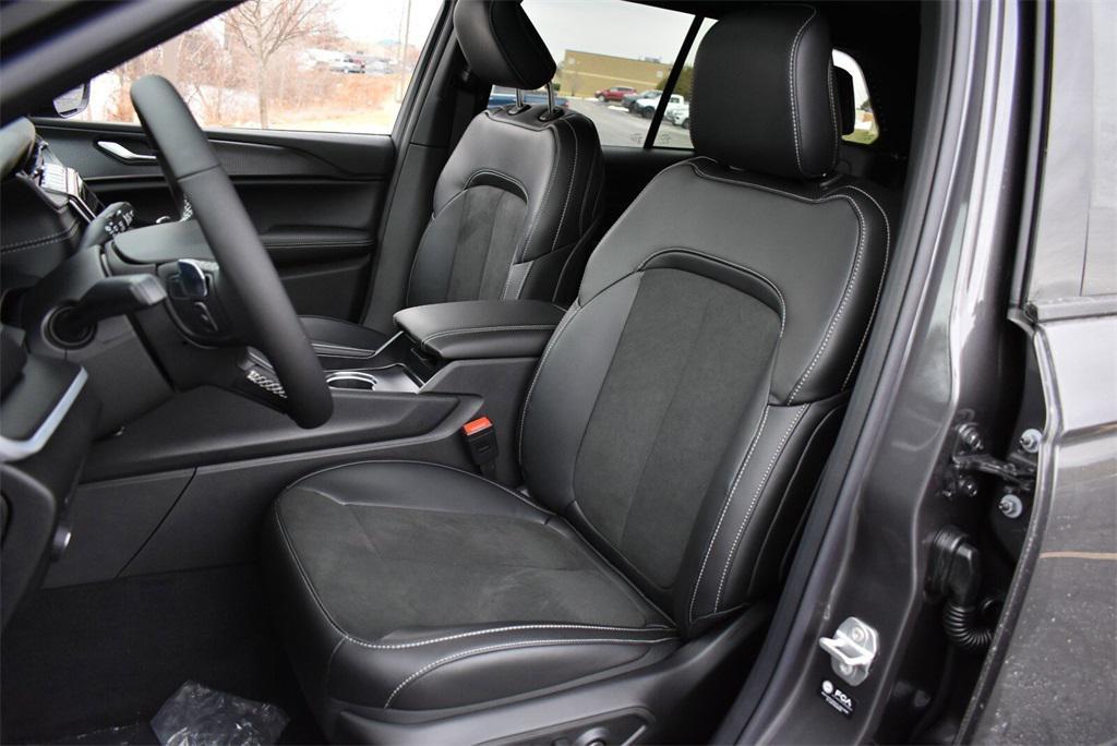 new 2025 Jeep Grand Cherokee car, priced at $42,999