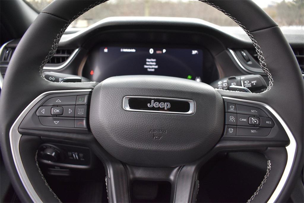 new 2025 Jeep Grand Cherokee car, priced at $42,999