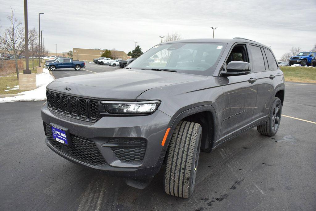 new 2025 Jeep Grand Cherokee car, priced at $42,590