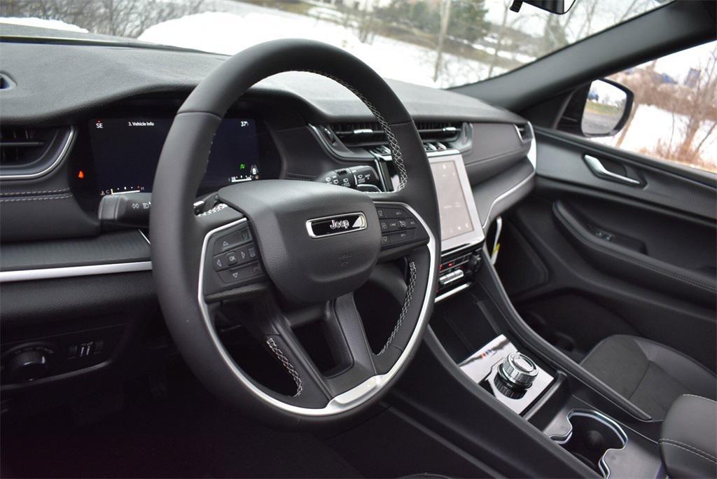 new 2025 Jeep Grand Cherokee car, priced at $42,999