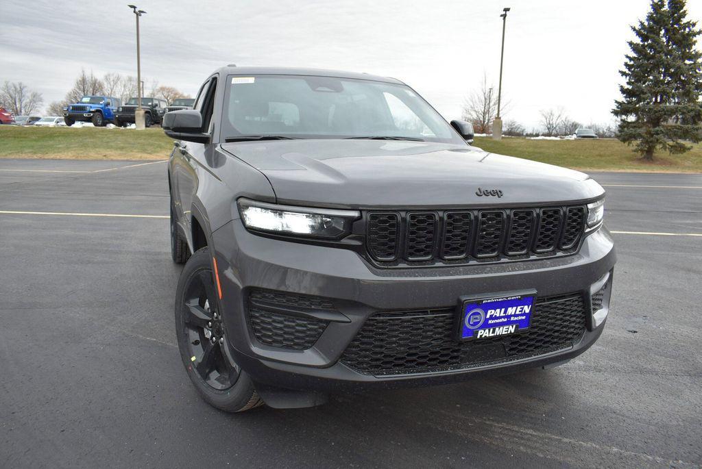 new 2025 Jeep Grand Cherokee car, priced at $42,590