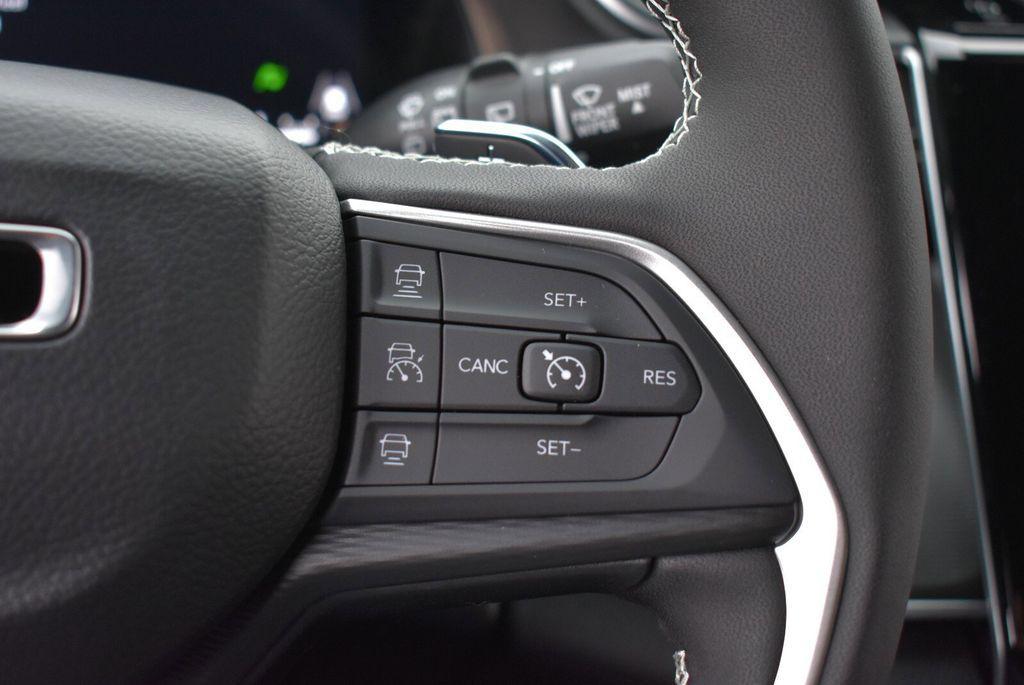 new 2025 Jeep Grand Cherokee car, priced at $42,590