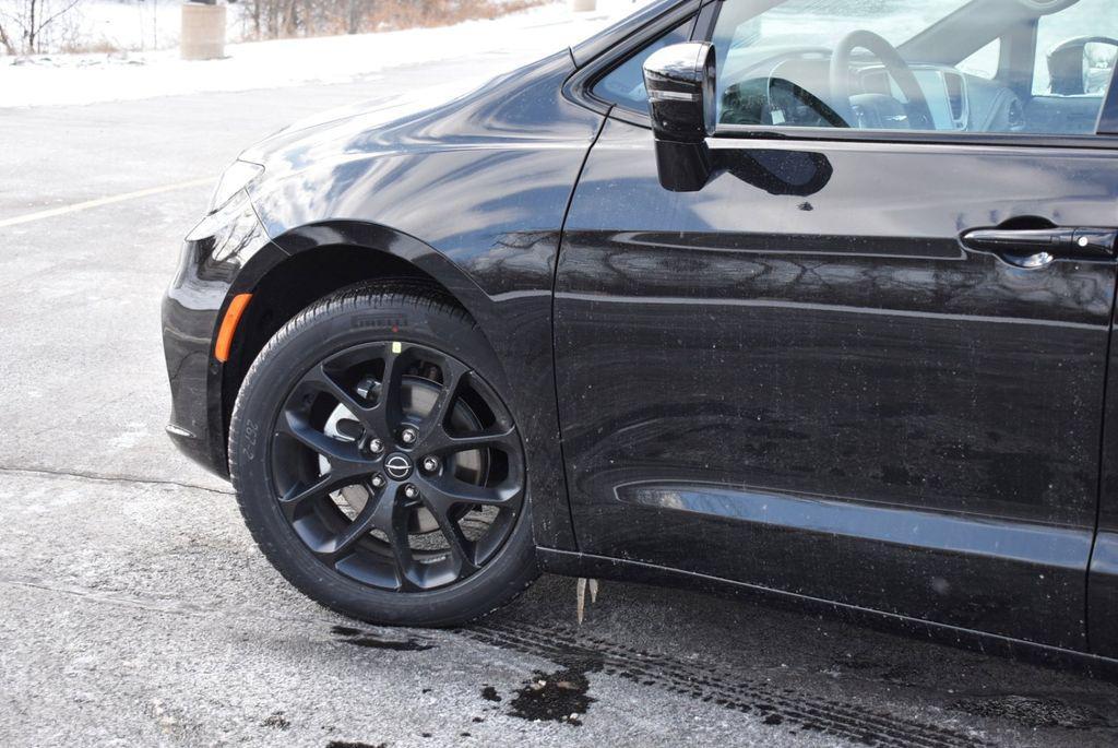 new 2026 Chrysler Pacifica car, priced at $44,224