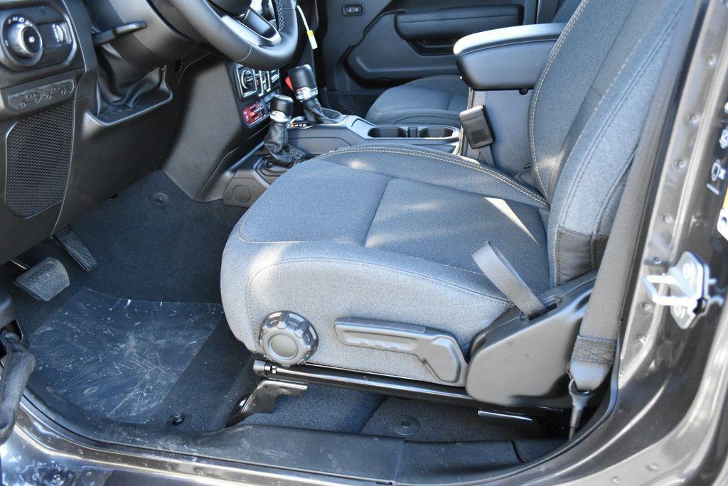 new 2026 Jeep Wrangler car, priced at $51,572