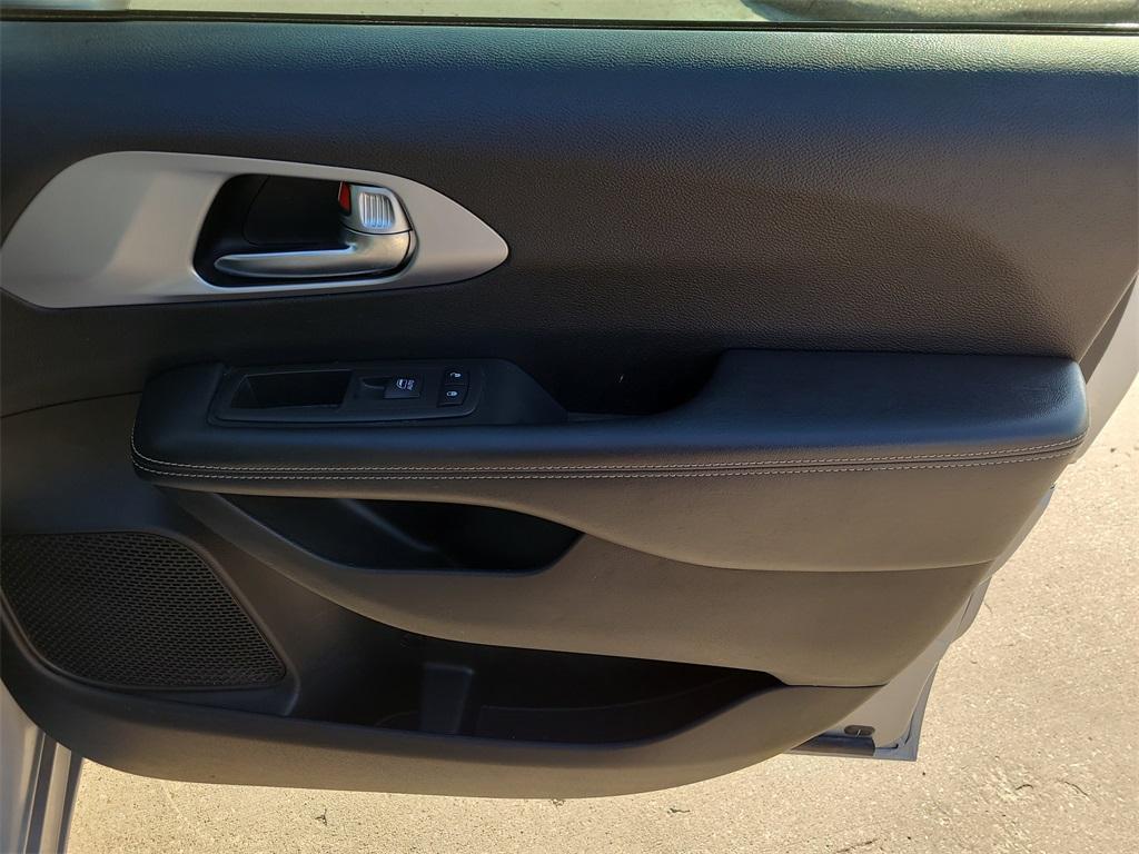 used 2021 Chrysler Pacifica car, priced at $18,462