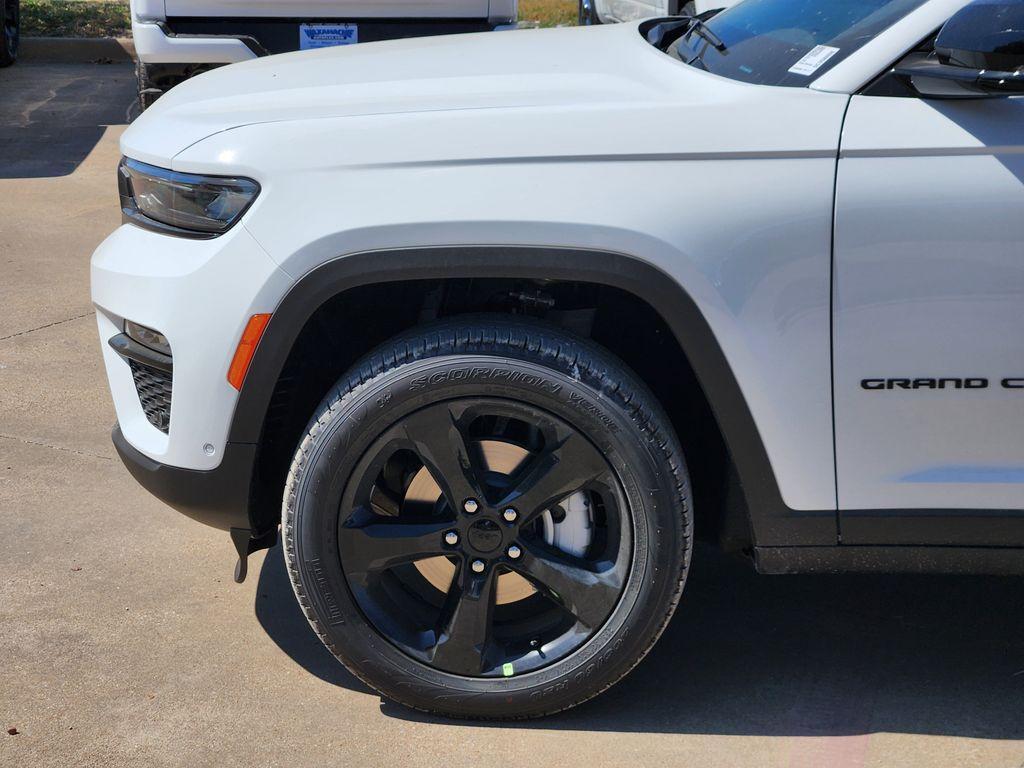 new 2025 Jeep Grand Cherokee car, priced at $42,995