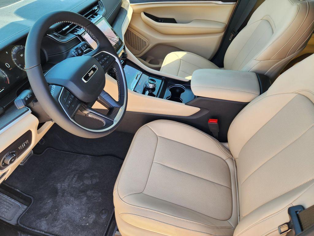 new 2025 Jeep Grand Cherokee car, priced at $42,995
