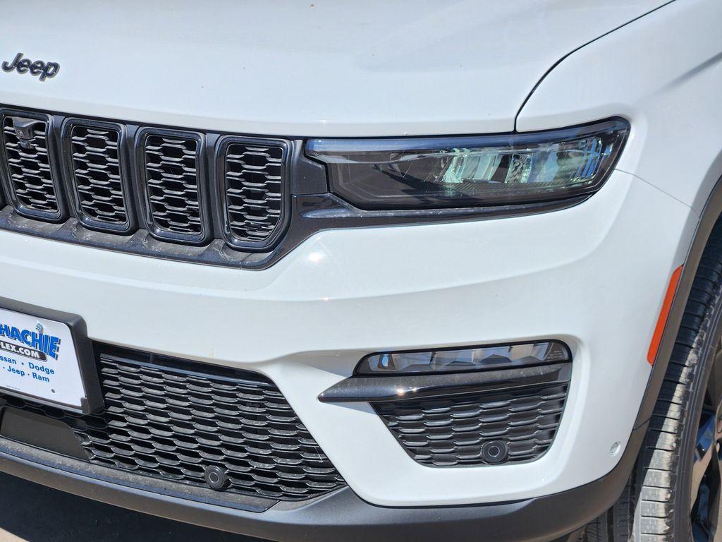new 2025 Jeep Grand Cherokee car, priced at $42,995